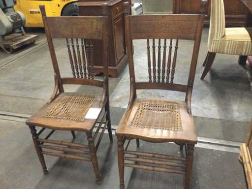 Antique chair (2x)
