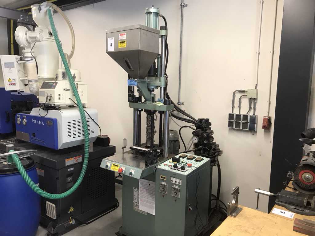 2003 Yuh Roof Y310 Extruder