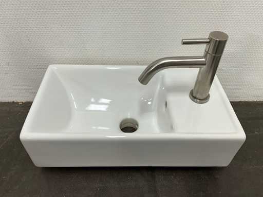 Fontana con rubinetto 40 x 20 cm