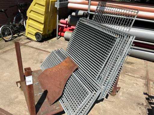 Steel slatted floor