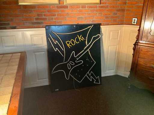 Roccia - illuminazione al neon difettosa