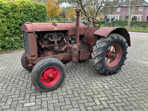 McCormick Deering W30 Oldtimer tractor