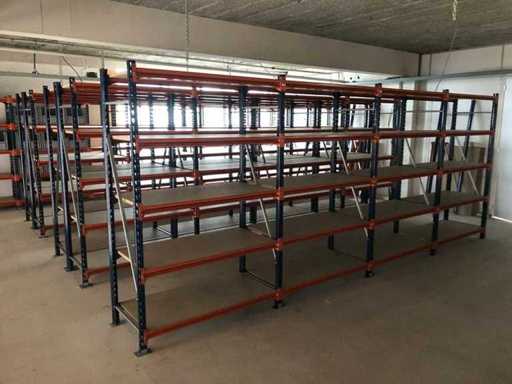 Porte-étagères - Porte-étagères à grands compartiments. 25 m de long. Un entrepôt complet. 2025. 