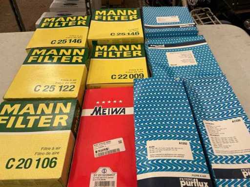 Lotti vari, inclusi filtri per il condizionamento dell'auto