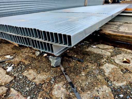 Profil Z en acier - 2025 (47x)