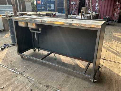 Mobile outdoor kitchen