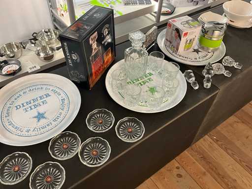 Divers keukengerei, wijn en whiskyaccesoires