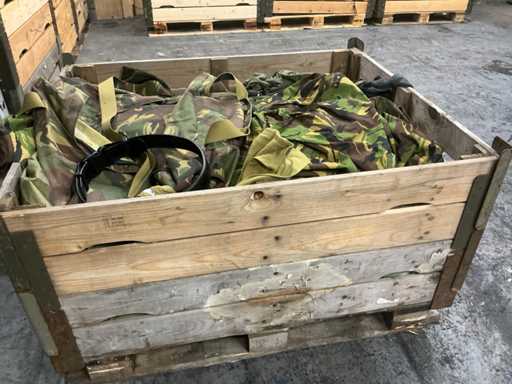 Diverse îmbrăcăminte militare