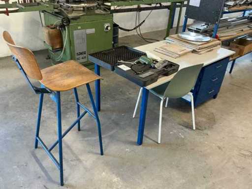 Scrivania e sedia da lavoro Aestic