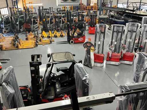 Collector's auction forklifts. Quads, lawnmowers, tools