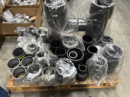 Partij buizen en koppelstukken