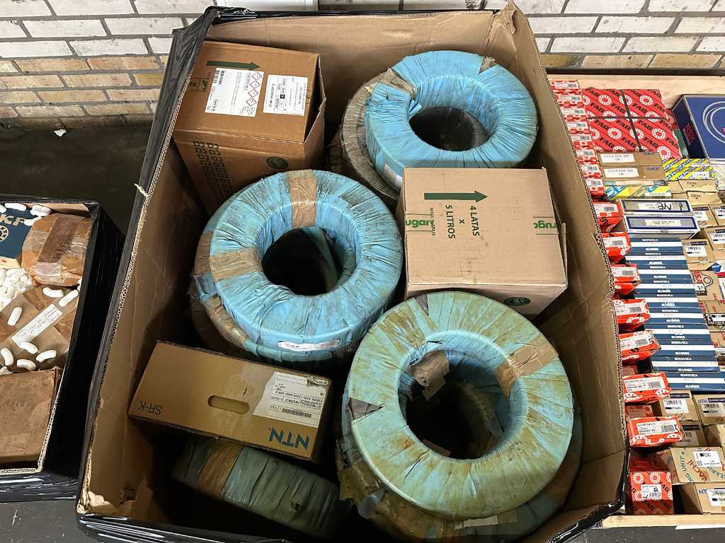 945kg (nett) bearings from SKF / NTN (B1462)