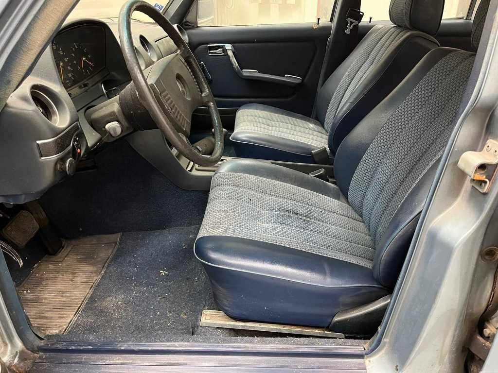 Seat covers covers for Mercedes Benz W123 sedan 1/2. Series Blue