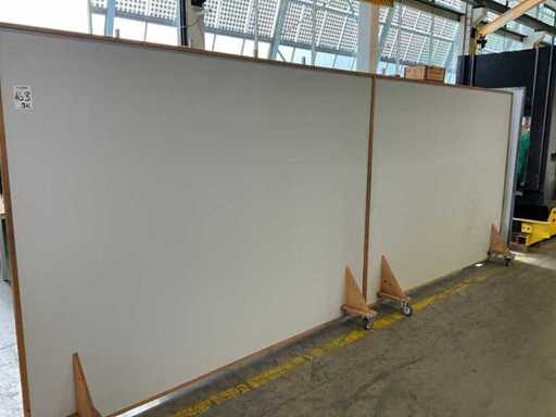 Wooden partition on castors (3x)