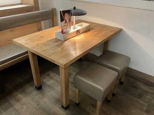 Capanne - Tavolo ristorante con sovrastruttura in marmo e illuminazione