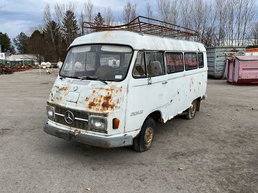 1976 Mercedes-Benz L 206 D/2400 delivery van