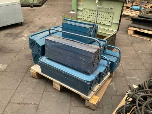 Skrzynka narzędziowa różne (8x)