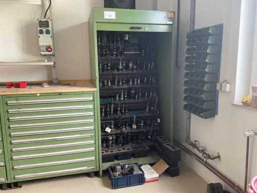 Mixed lot of tool holders SK 40, incl. cabinet