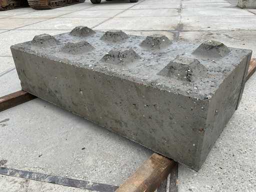 Partij stapelbare betonblokken