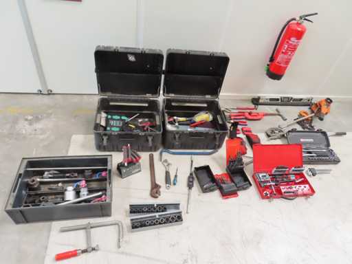 Lotto di utensili manuali