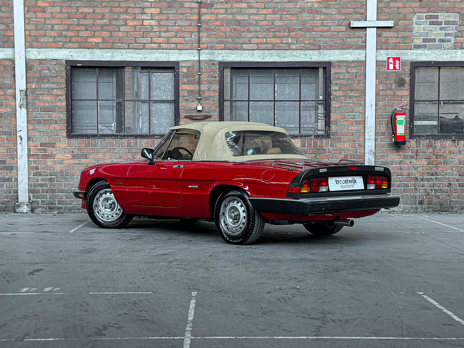 Alfa Romeo Spider 2.0 118pk 1987, NS-842-F
