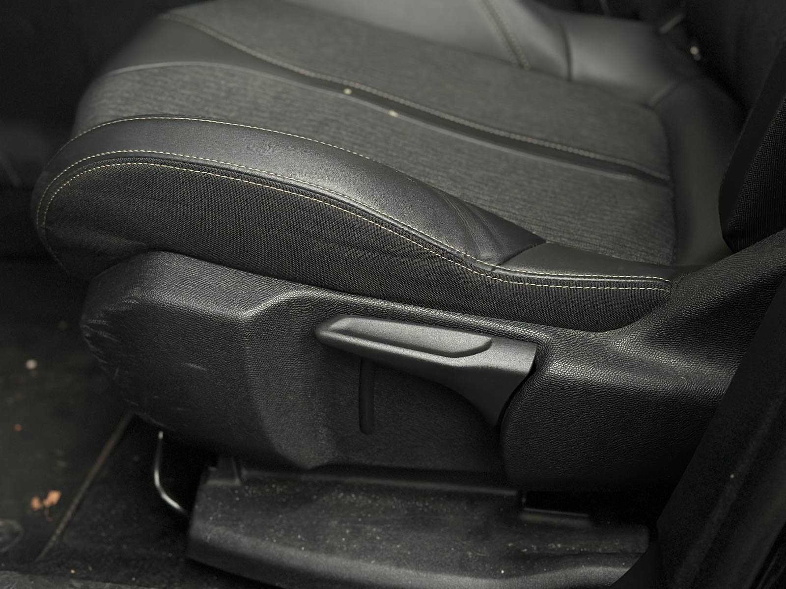 Peugeot 5008 1.2 PureTech Blue Lease GT-Line 131 PS 2020, J-762-BF