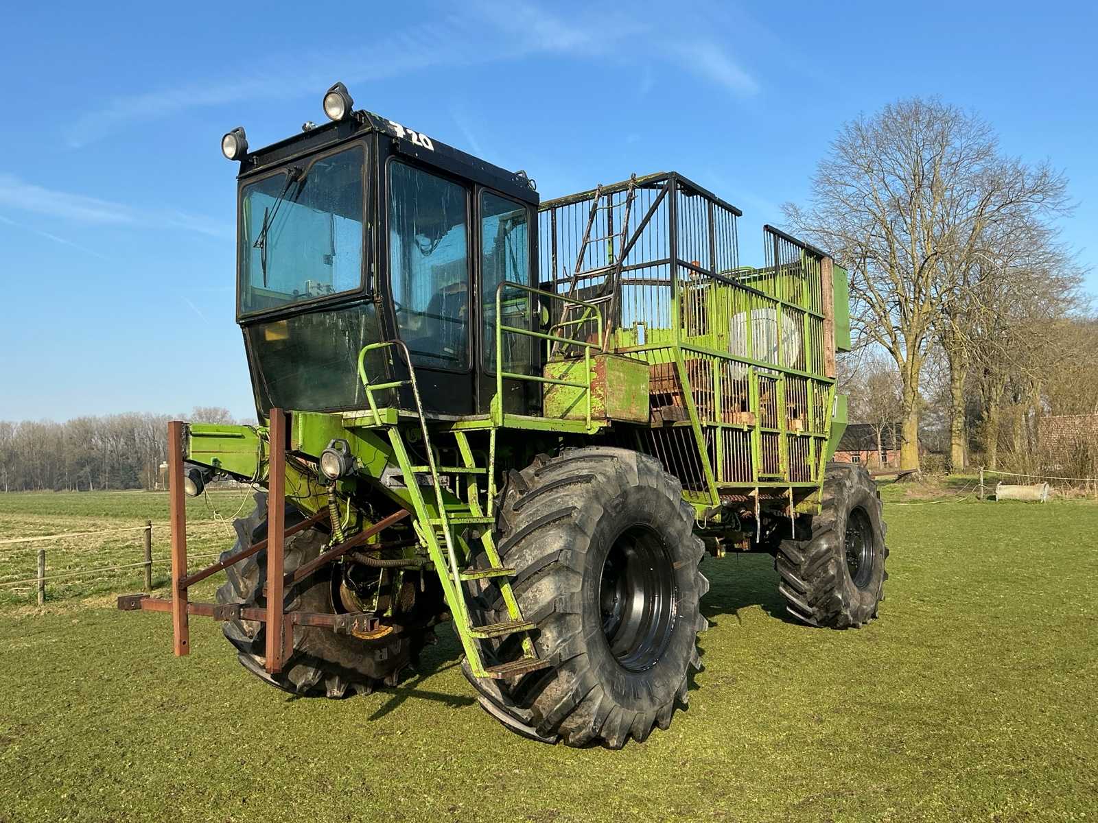 Riecam RBM 300 Beet harvester