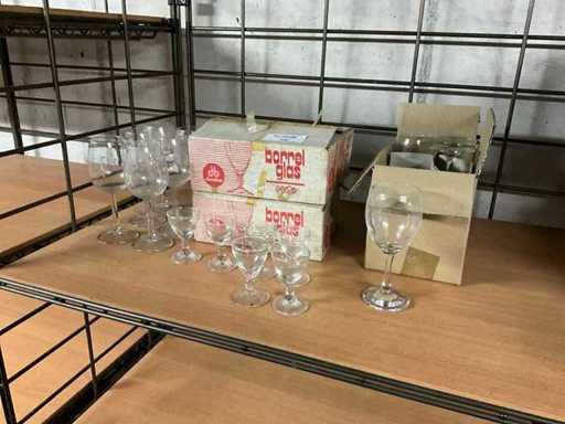 Wein und Schnapsgläser (34x)