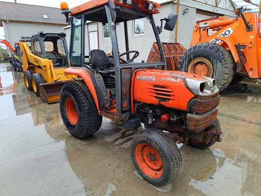 Trattore Kubota a 4 ruote motrici