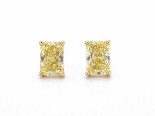 Gouden solitair oorbellen met gele kussenvorm 4.12 ct