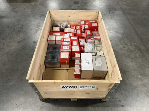 Legrand – partia materiałów do instalacji elektrycznych i czujnika ruchu