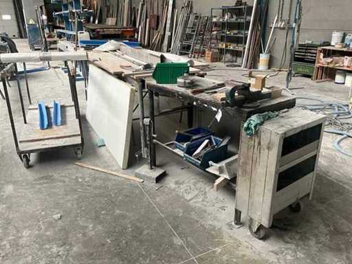 Werkbank und Transportwagen