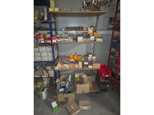   Shelf with screw goods – shelf 4