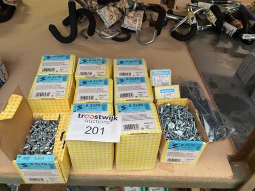 13 x boxes of facade screws