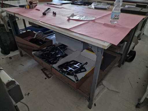   Echipamente industriale și mobilier tehnic pentru ateliere/depozite – cărucioare, sertare, mese și diverse echipamente
