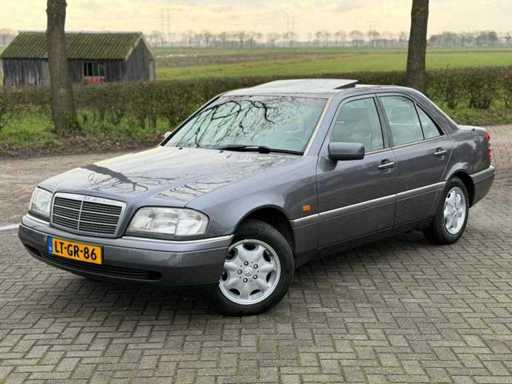 Mercedes-Benz C-Baureihe 180 Sport LT-GR-86