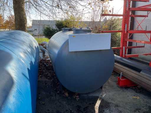 Horizontal storage tank