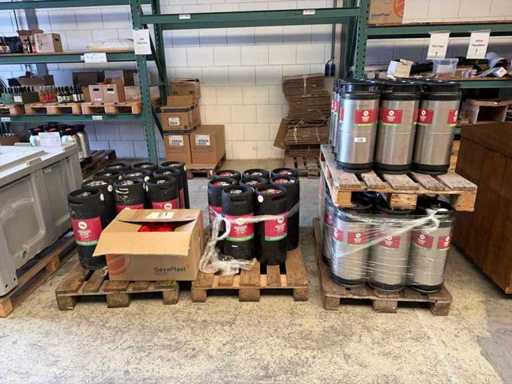 Batch of empty beer kegs (37x)