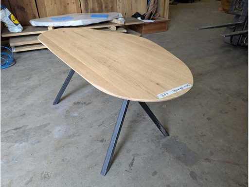 Dining table Oak organic. 180 x 90 x 76cm. Metal y base