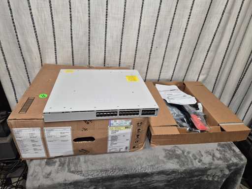 CISCO - KATALYSATOR 9300 24 C9300-NM-8X - Schalter