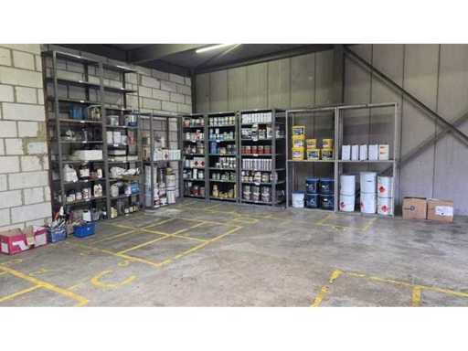 Peinture, pur, colle et mastic