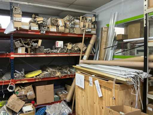 Batch of various electrical accessories and lamps