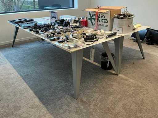 Office table (2x) + office chair (3x)