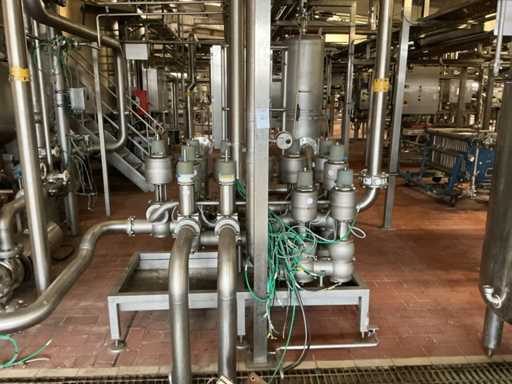 Układ zaworowy i zestaw filtrów