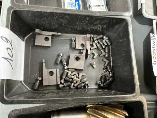 Batch of clamping and clamping material