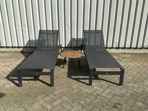 2 leżaki z stołem