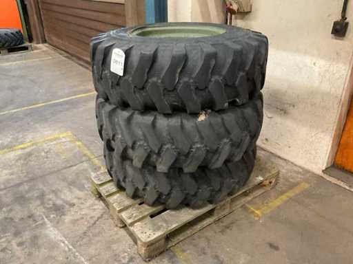 Pneumatico Mitas MPT-04 con cerchi (3x)