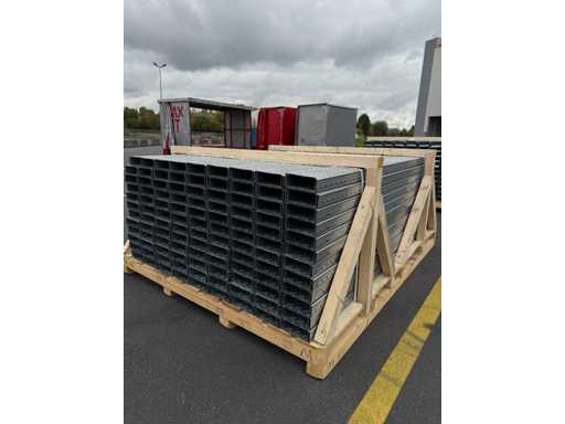 5 tonnes of stacked galvanized steel floor panels (216x)