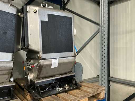 Moteur électrique avec boîte de vitesses et machine