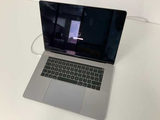Apple A1990 15-calowy laptop MacBook Pro MV912N/A